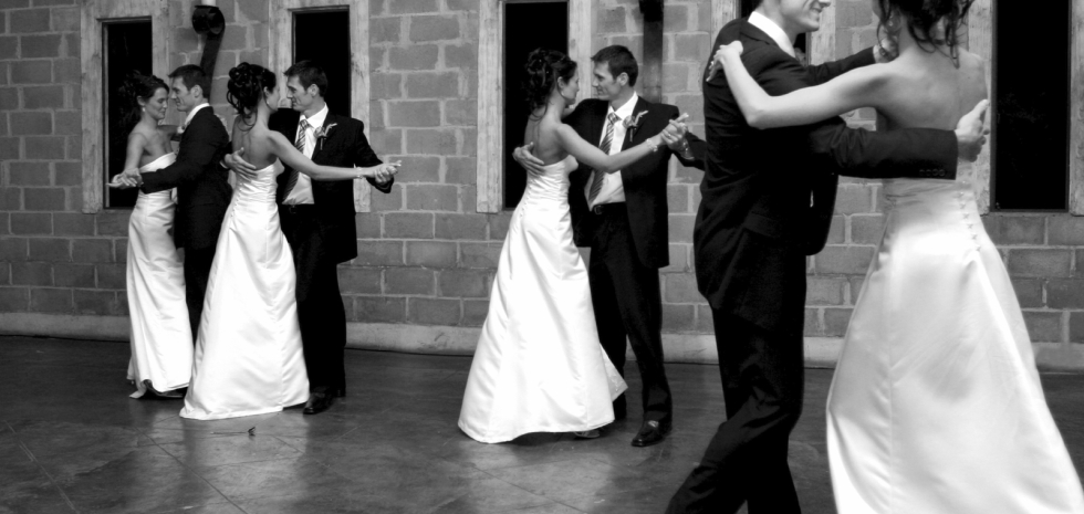 Brautpaar tanzt
